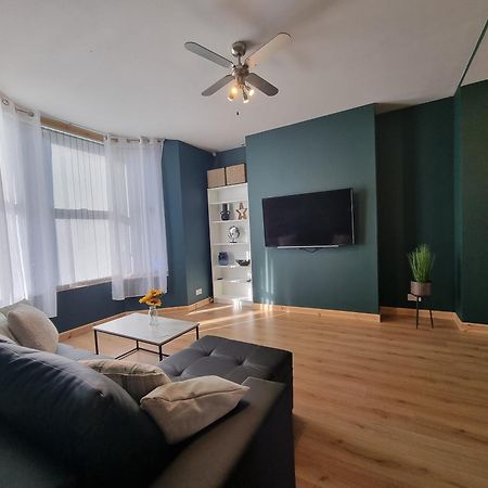 Anfield Luxe Retreat - Stylish Stay With Parking - Steps From Stadium - Short Drive To City Centre Λίβερπουλ Εξωτερικό φωτογραφία